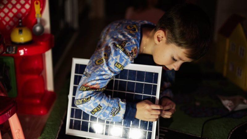 Optimiser son autoconsommation solaire quand la maison vit le soir